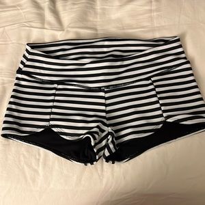 vull tulip shorts. Size m